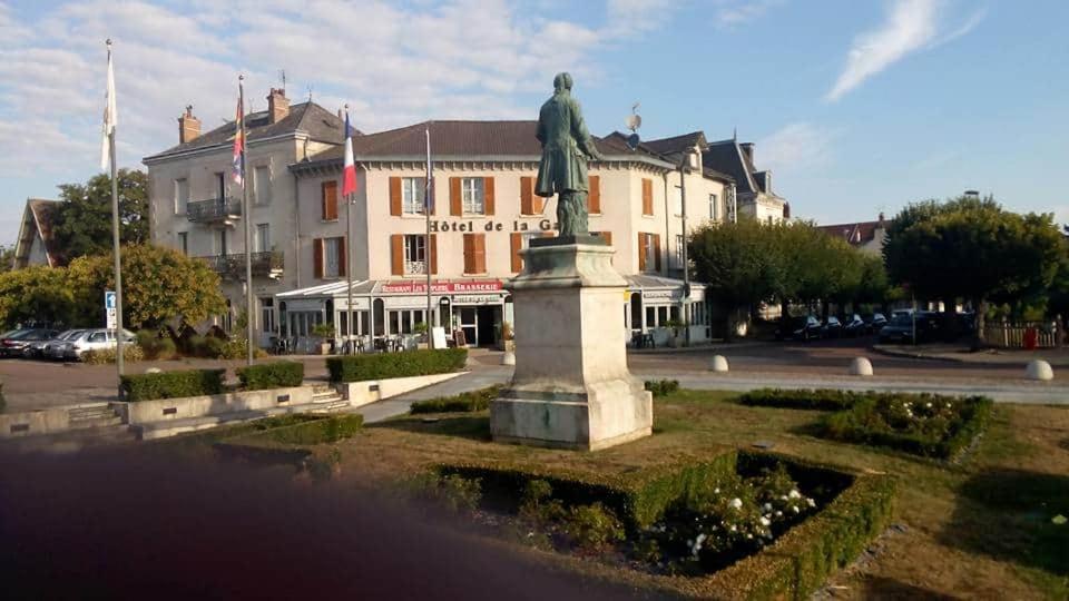 Hotel Restaurant Les Templiers Montbard Exterior photo